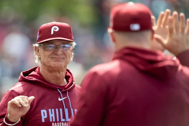 Don Mattingly Talks to Bryce Harper About His Baserunning Decision
